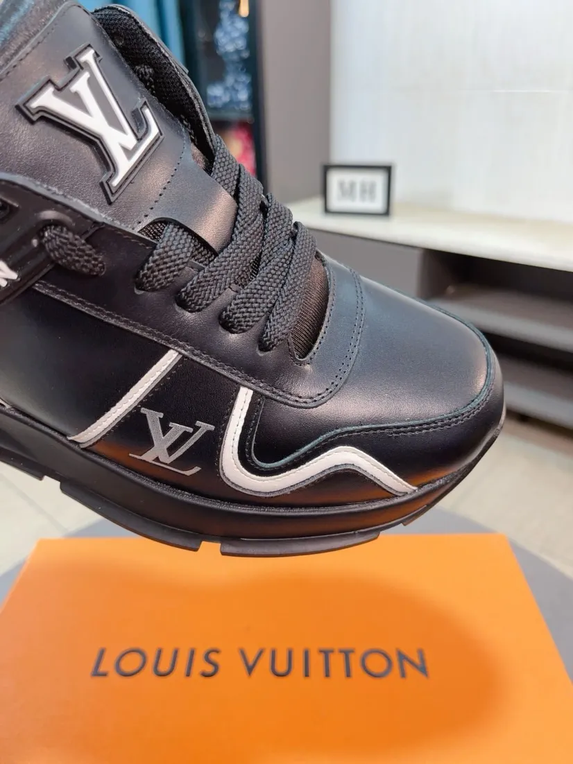 Men's shoes 💰600🌸🌸 LV style is novel and fashionable, the upper is made of imported cowhide + LV special materials! Super trendy design! It’s eye-catching! The leather is soft, delicate, shiny and translucent, showing the ultimate in pure handcraftsmanship, and the mesh is soft, comfortable and breathable! Size: 39-44 (38 45 customized)